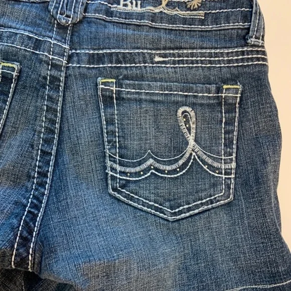BU Malibu & IT Junior Denim Jean Shorts Size 1/2 - Picture 5 of 14